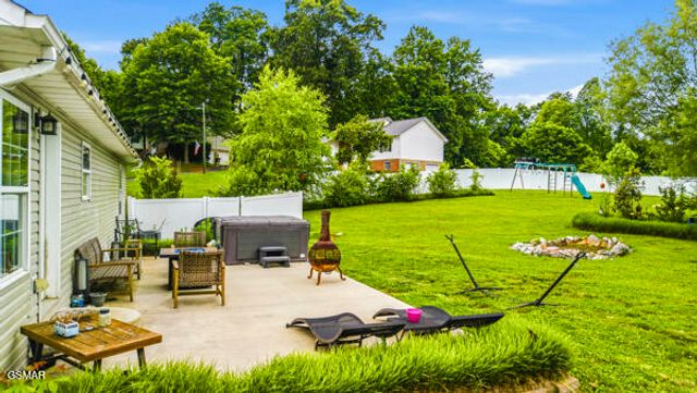 616 Hollow Drive, Strawberry Plains, TN 37871