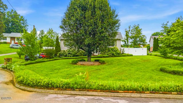616 Hollow Drive, Strawberry Plains, TN 37871
