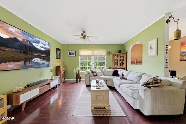 616 Hollow Drive, Strawberry Plains, TN 37871