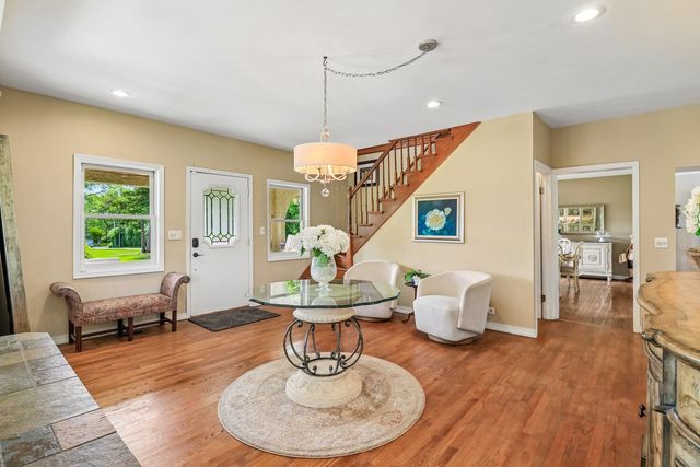 62 Dundee Lane, Barrington, IL 60010