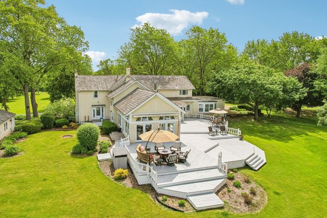 62 Dundee Lane, Barrington, IL 60010