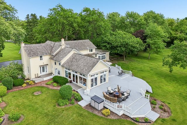 62 Dundee Lane, Barrington, IL 60010