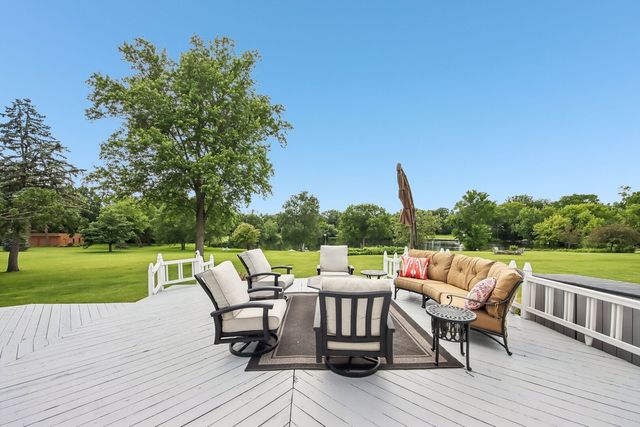62 Dundee Lane, Barrington, IL 60010