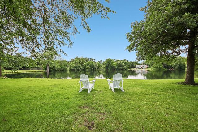 62 Dundee Lane, Barrington, IL 60010