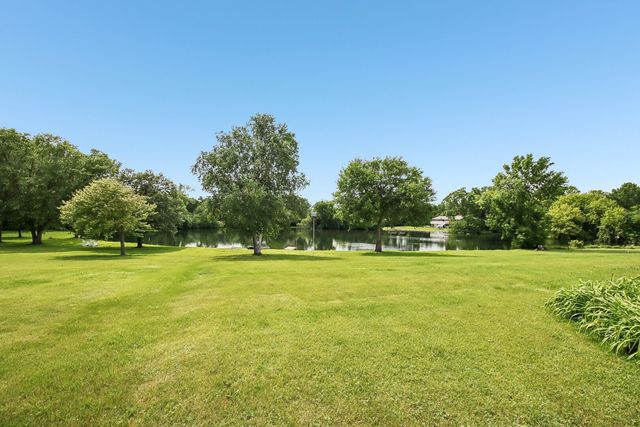 62 Dundee Lane, Barrington, IL 60010