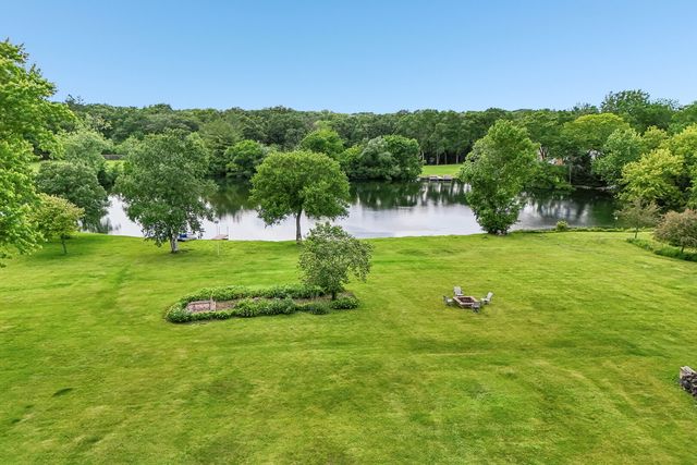 62 Dundee Lane, Barrington, IL 60010