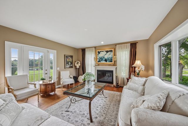 62 Dundee Lane, Barrington, IL 60010