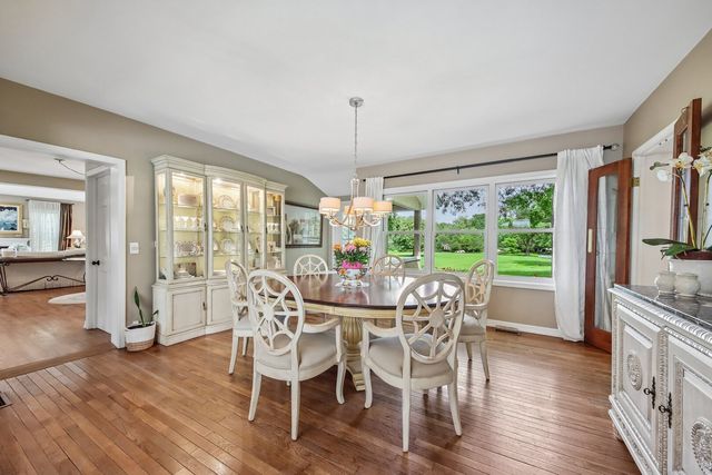 62 Dundee Lane, Barrington, IL 60010