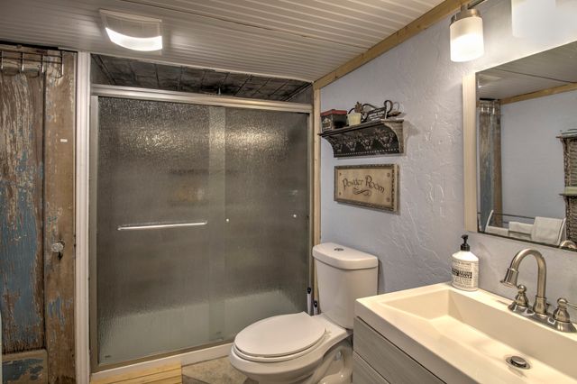 12 Old Shawnee Trail Drive, Gordonville, TX 76245
