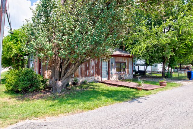 12 Old Shawnee Trail Drive, Gordonville, TX 76245