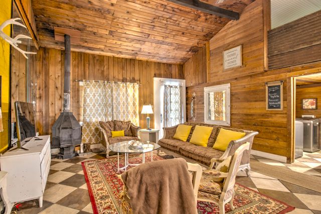12 Old Shawnee Trail Drive, Gordonville, TX 76245