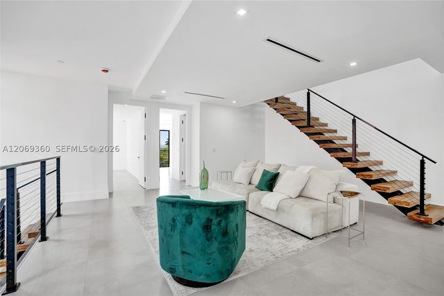 1825 NE 26th Ave 1, Fort Lauderdale, FL 33305