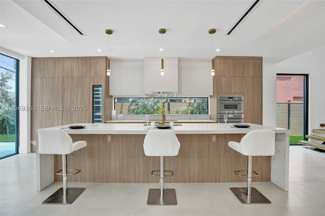 1825 NE 26th Ave 1, Fort Lauderdale, FL 33305