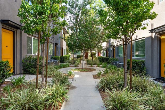 8408 N Fresco Way, Northridge, CA 91325
