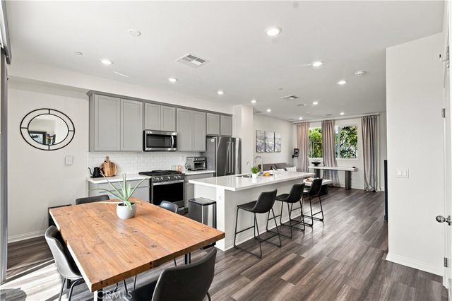 8408 N Fresco Way, Northridge, CA 91325