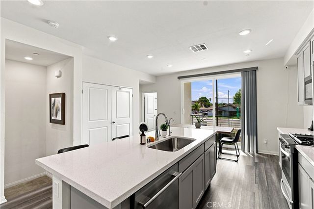 8408 N Fresco Way, Northridge, CA 91325
