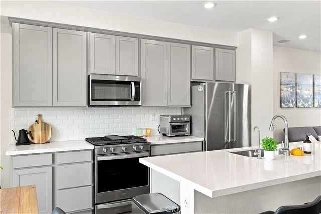 8408 N Fresco Way, Northridge, CA 91325