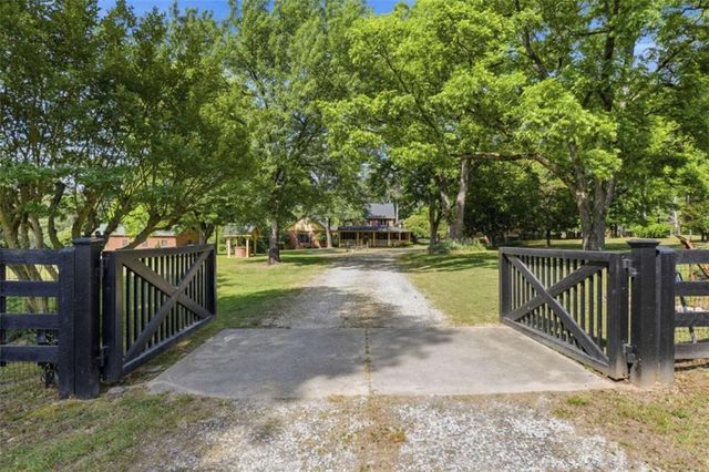 3750 Green Avenue, Loganville, GA 30052