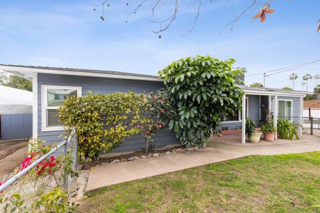 9969 Sierra Madre Rd, Spring Valley, CA 91977