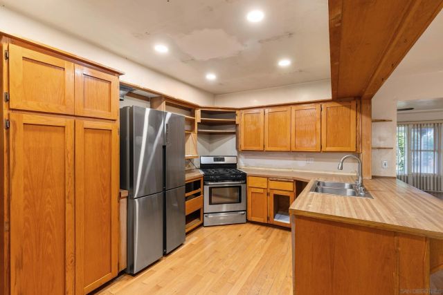 9969 Sierra Madre Rd, Spring Valley, CA 91977