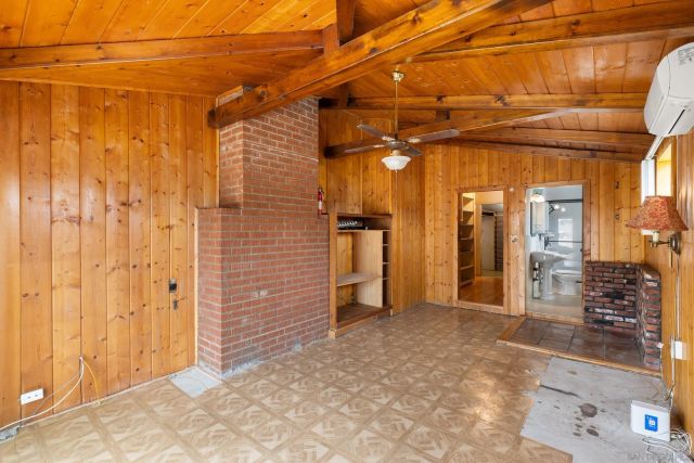 9969 Sierra Madre Rd, Spring Valley, CA 91977