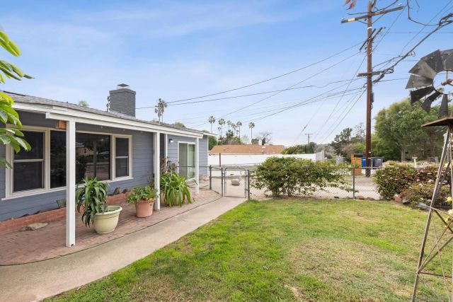 9969 Sierra Madre Rd, Spring Valley, CA 91977