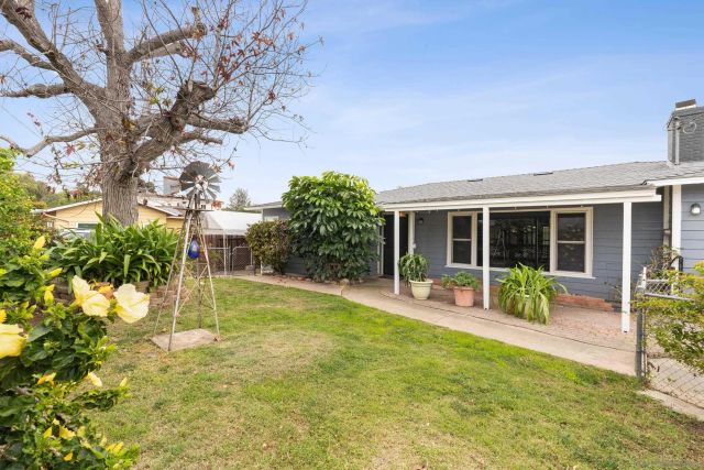 9969 Sierra Madre Rd, Spring Valley, CA 91977