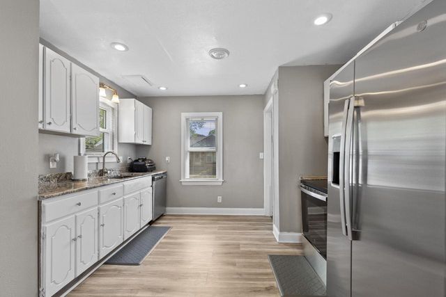 2476 S 75th STREET, West Allis, WI 53219