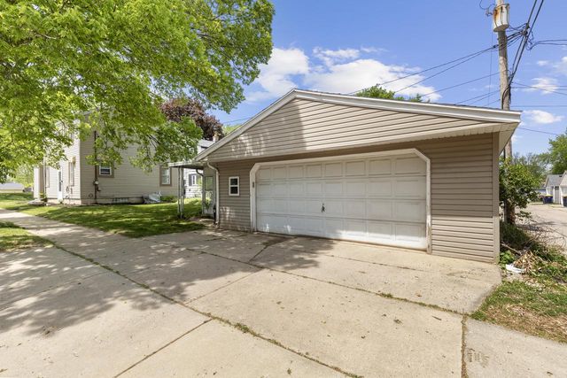 2476 S 75th STREET, West Allis, WI 53219