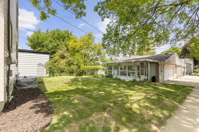 2476 S 75th STREET, West Allis, WI 53219