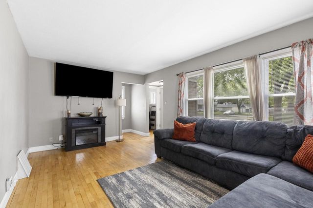 2476 S 75th STREET, West Allis, WI 53219