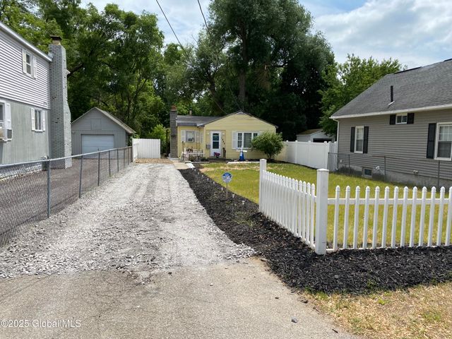 1948 Leo Avenue, Rotterdam, NY 12306