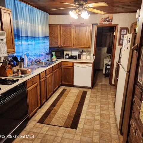 1948 Leo Avenue, Rotterdam, NY 12306