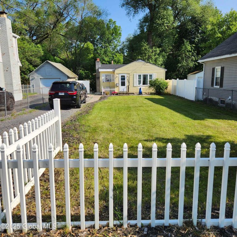 1948 Leo Avenue, Rotterdam, NY 12306