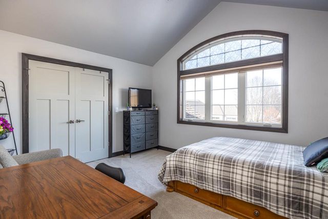 405 WOODFIELD PRAIRIE WAY, Hobart, WI 54155