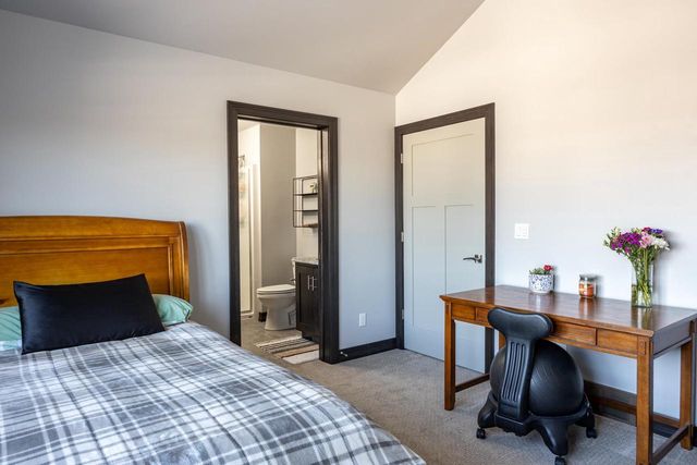 405 WOODFIELD PRAIRIE WAY, Hobart, WI 54155