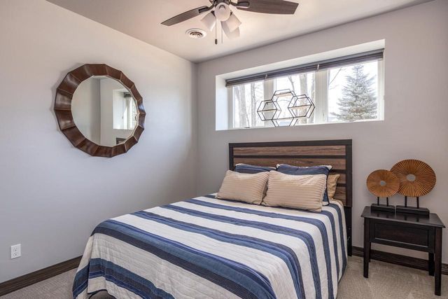 405 WOODFIELD PRAIRIE WAY, Hobart, WI 54155