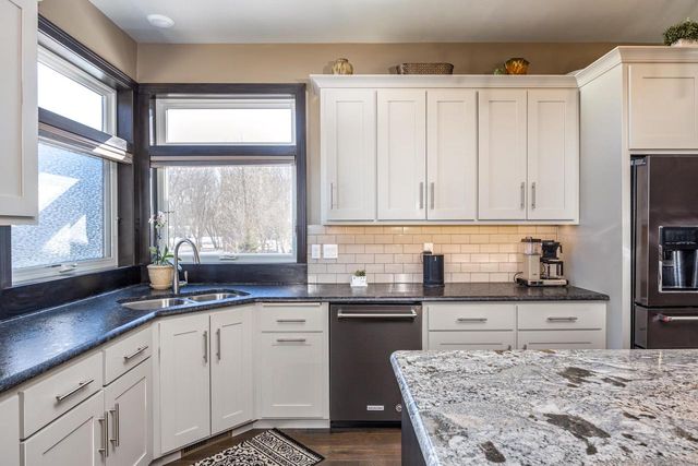 405 WOODFIELD PRAIRIE WAY, Hobart, WI 54155