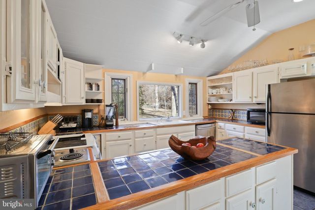 206 GROVE AVE, Washington Grove, MD 20880