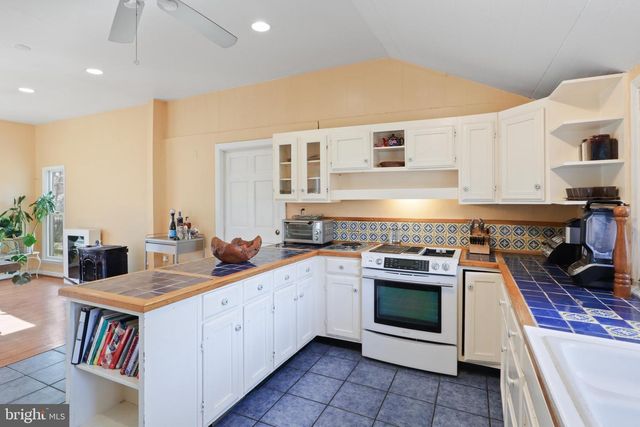 206 GROVE AVE, Washington Grove, MD 20880