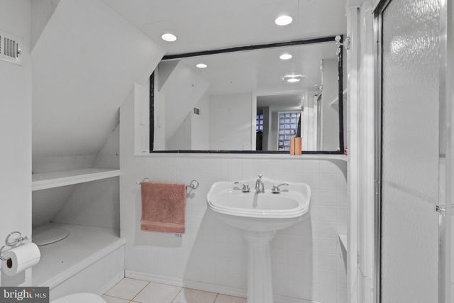 206 GROVE AVE, Washington Grove, MD 20880