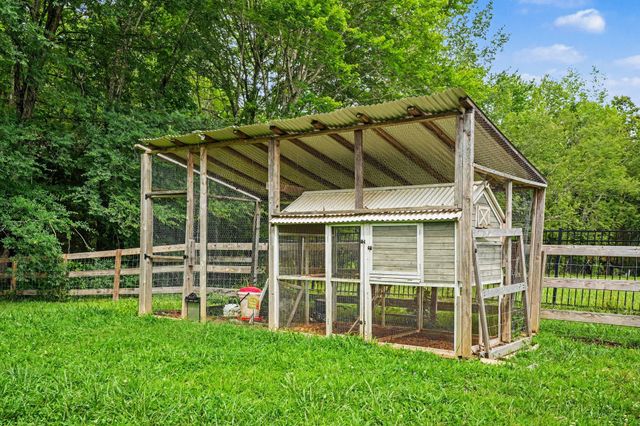 1415 Southside Rd, Southside, TN 37171
