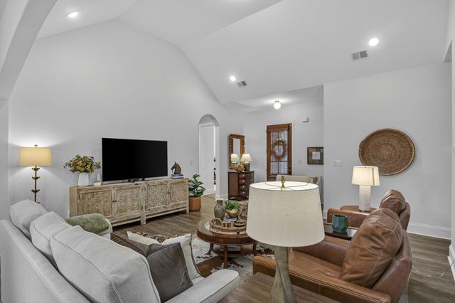 900 Shelburne Way, Nicholasville, KY 40356