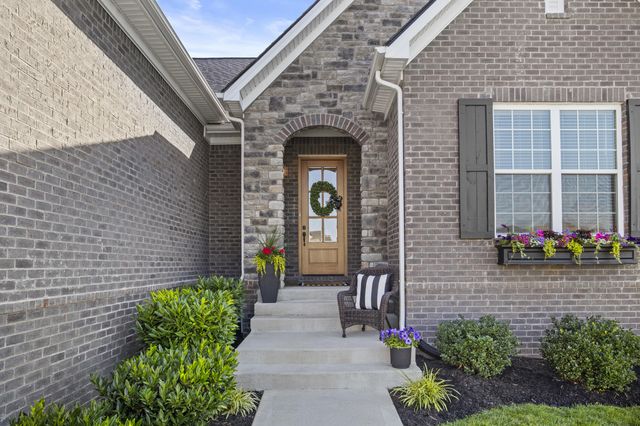 900 Shelburne Way, Nicholasville, KY 40356