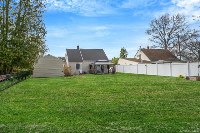 9 Copper Lane, Levittown, NY 11756