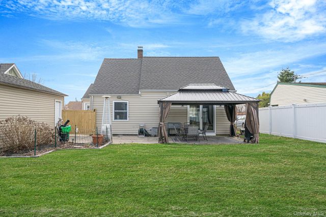 9 Copper Lane, Levittown, NY 11756