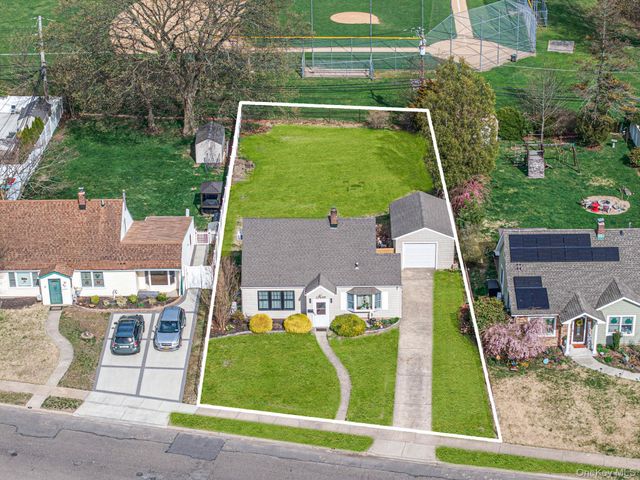 9 Copper Lane, Levittown, NY 11756