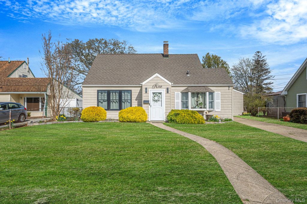9 Copper Lane, Levittown, NY 11756