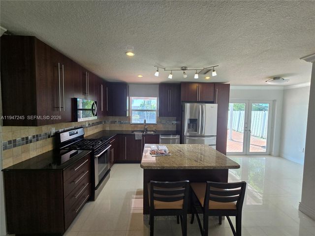 9110 NW 24th Pl 1, Sunrise, FL 33322