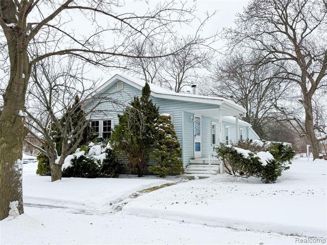 3433 Camden Avenue, Burton, MI 48529